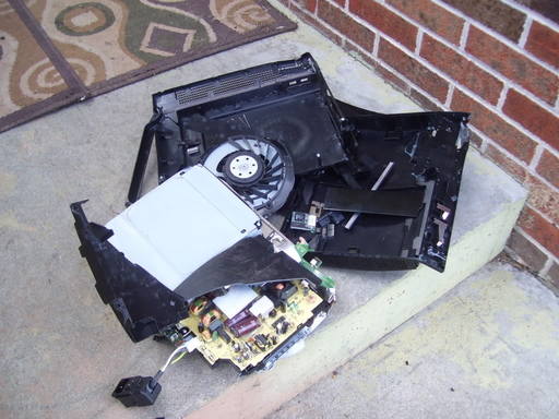Обо всем - Подозреваемый во взломе PSN в 2008 году отделался от обвинений уничтожив свои PC